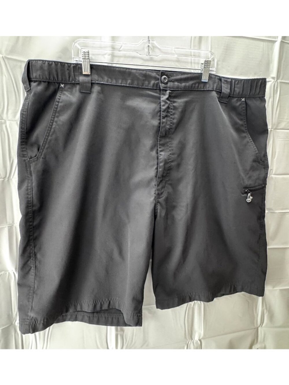 Columbia Mens Black Performance Cargo Shorts Size 46 Outdoor Utility Casual